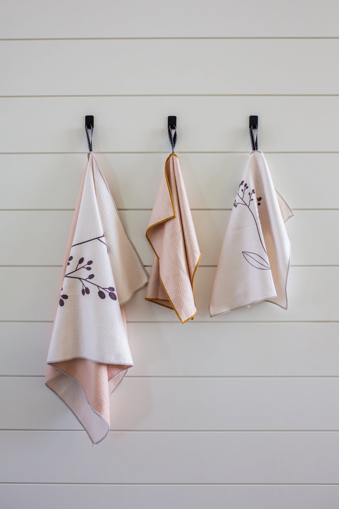 This shows the minimal floral design with the matching blush and minimal floral microfiber wash cloths.
