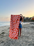 Load image into Gallery viewer, Daisy Beach Towel
